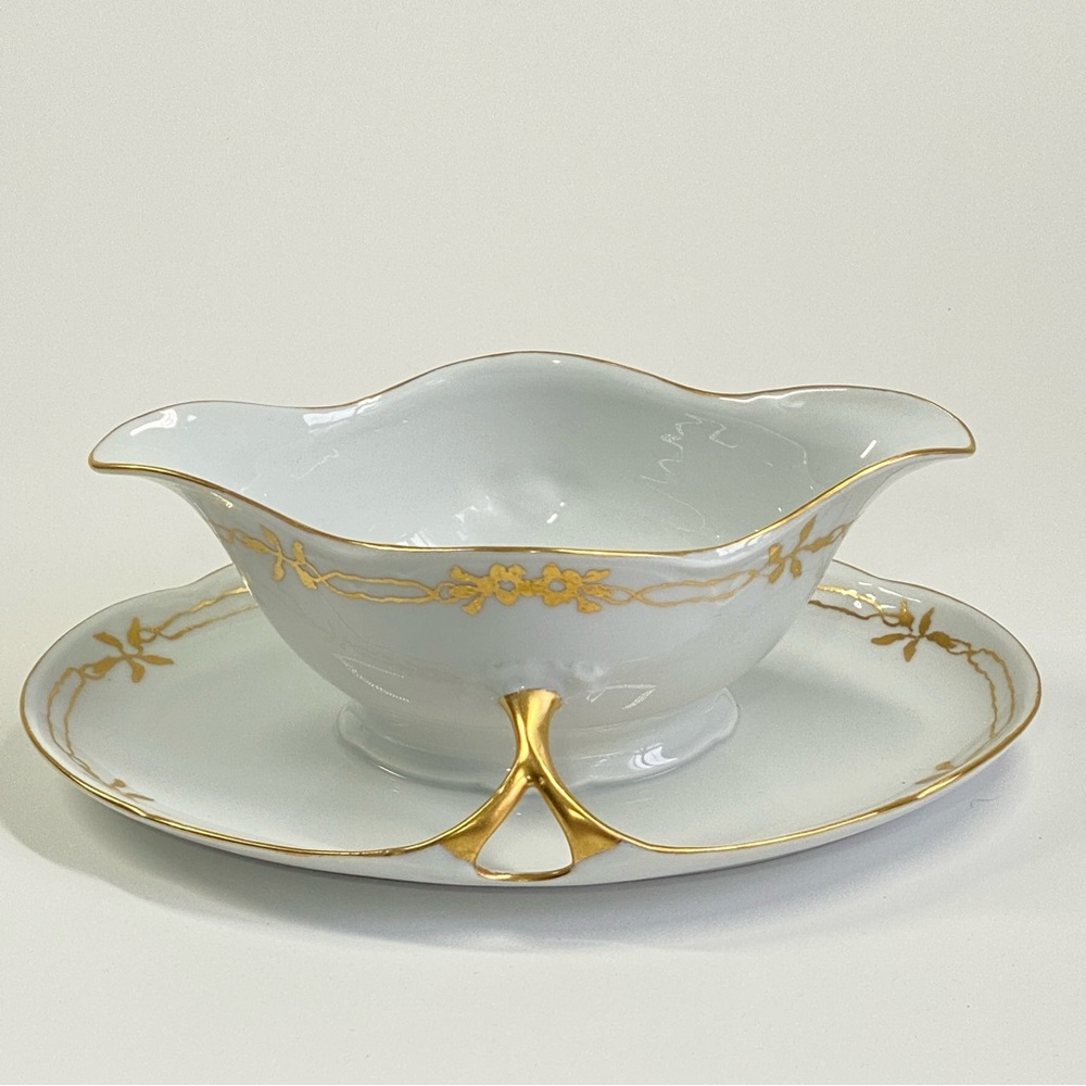 Elegant White and Gold Gravy Boat Set